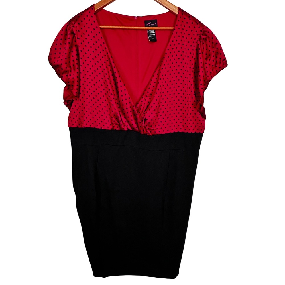 Torrid Red and Black Dress Short Sleeved with Polka Dots Women's Size 22 No Belt